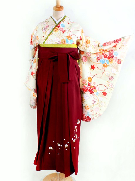 クリーム地に花扇・臙脂袴（二尺袖）／卒業式