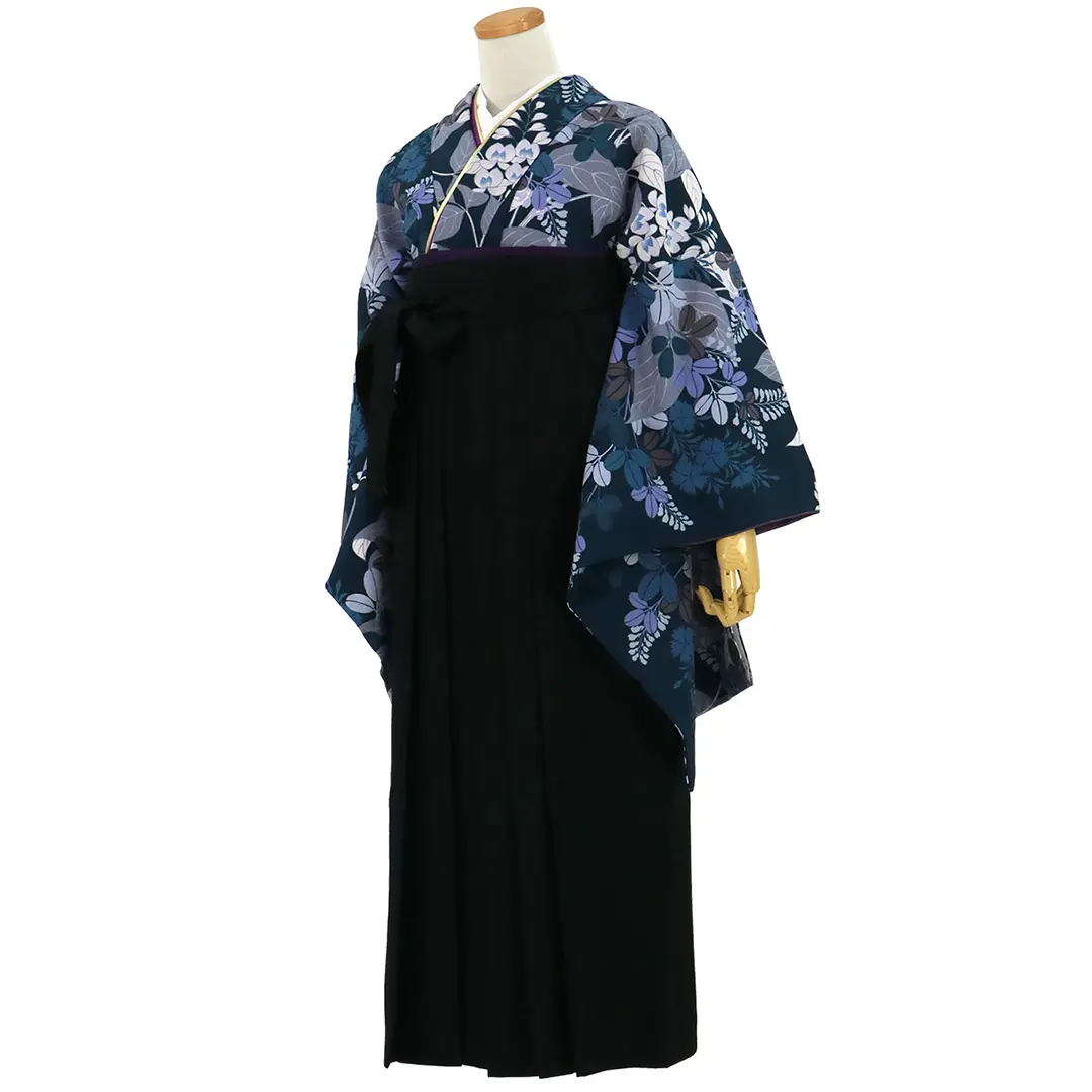 紺地に秋草・黒袴（無地） （二尺袖）／卒業式／斜め