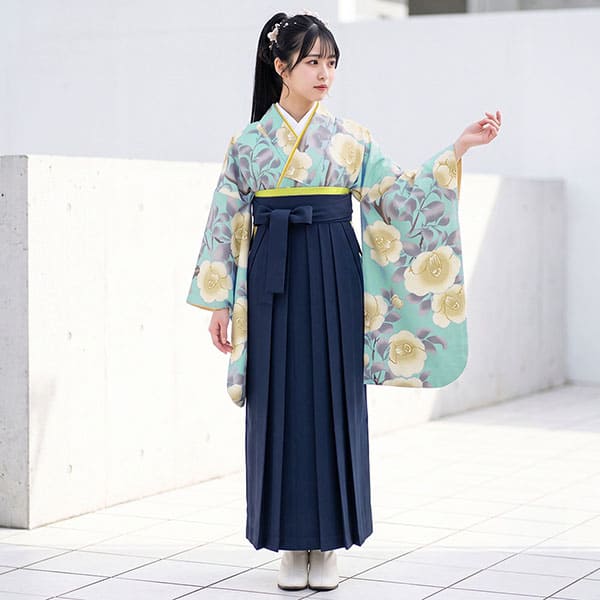 水色地に白椿・紺袴（無地） （二尺袖）／卒業式 | 宅配着物レンタルの