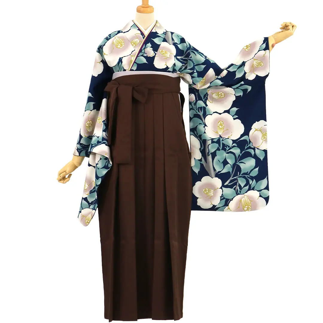 紺地に白椿、茶色袴（無地）（二尺袖）／卒業式／正面