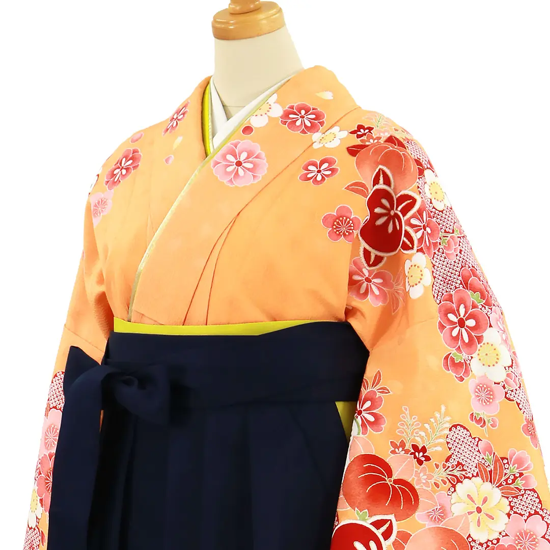 オレンジ地に桜と橘、紺袴（無地）（二尺袖）／卒業式／斜め詳細
