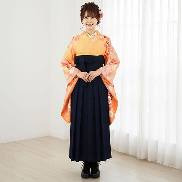 オレンジ地に桜と橘、紺袴（無地）（二尺袖）／卒業式
