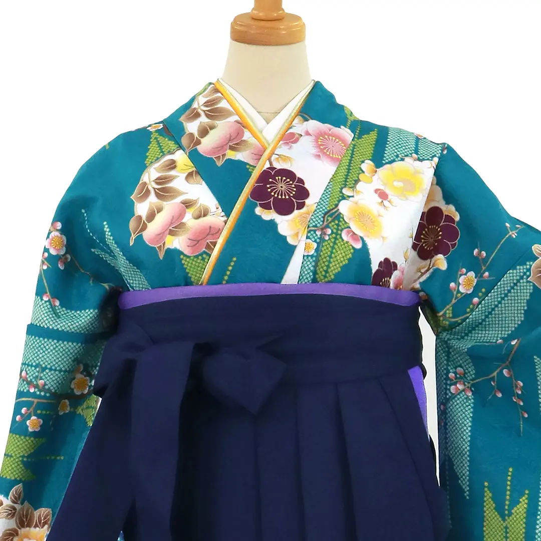 ブルー地に矢羽と花の丸文・紺袴（無地） （二尺袖）／卒業式／正面詳細