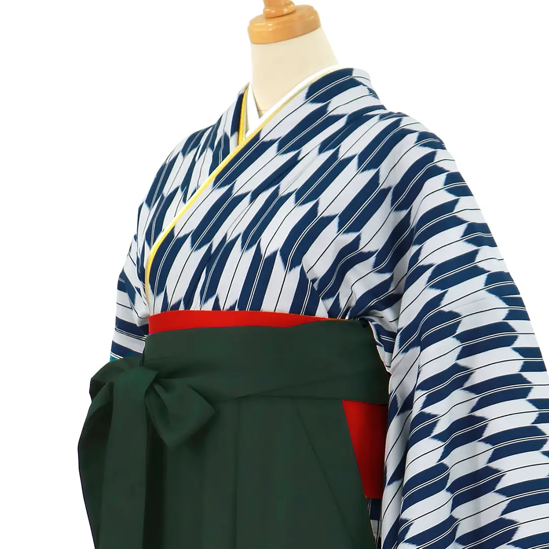 紺とグレーの矢絣、深緑袴（無地）（二尺袖）／卒業式／斜め詳細
