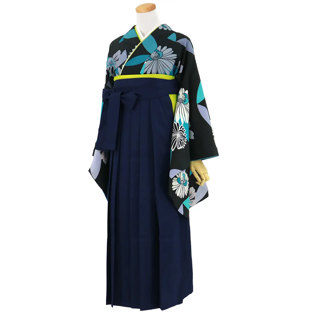黒地にブルーの花と七宝・紺袴（無地） （二尺袖）／卒業式／斜め