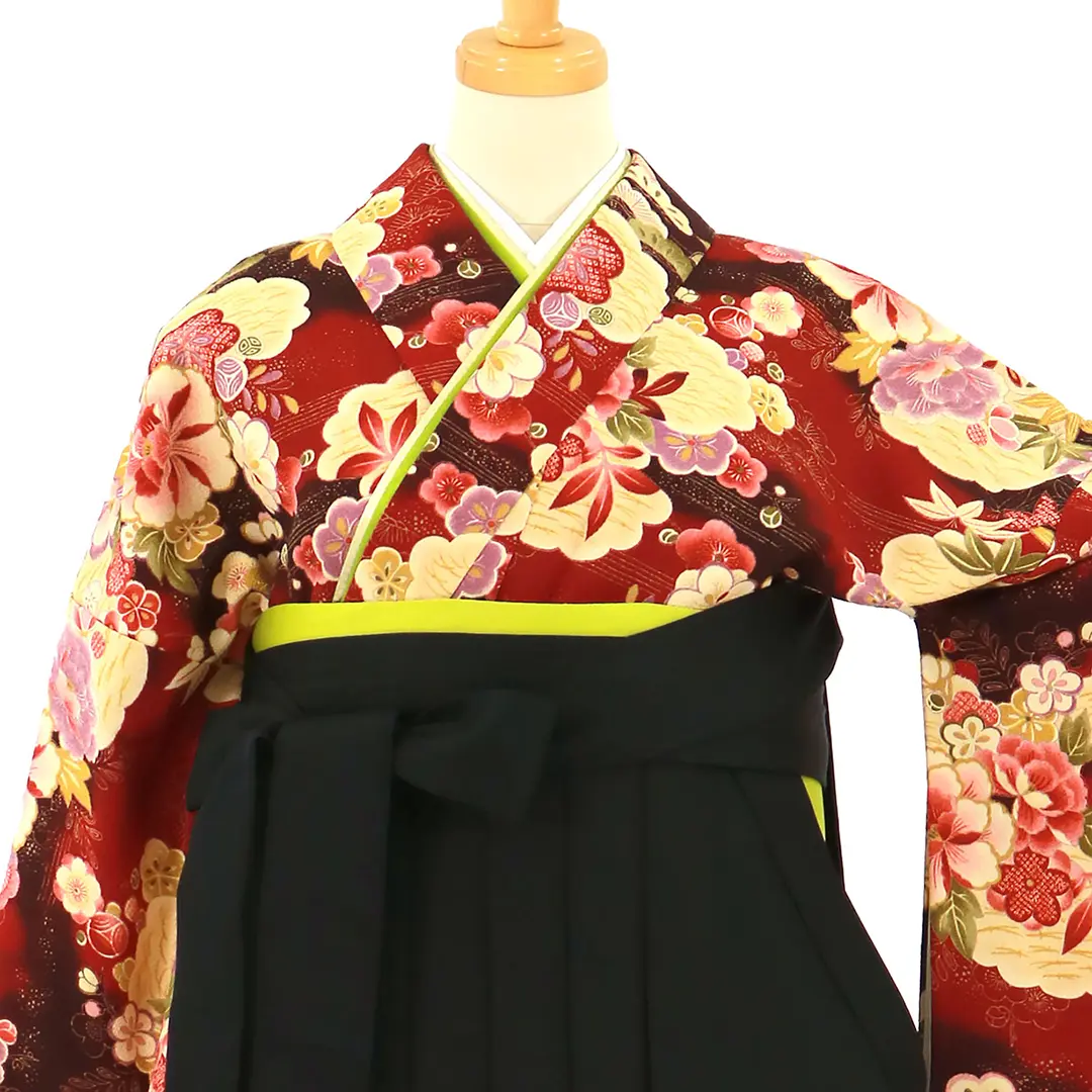 臙脂に雲と花尽くし・黒袴（無地） （二尺袖）／卒業式／正面詳細