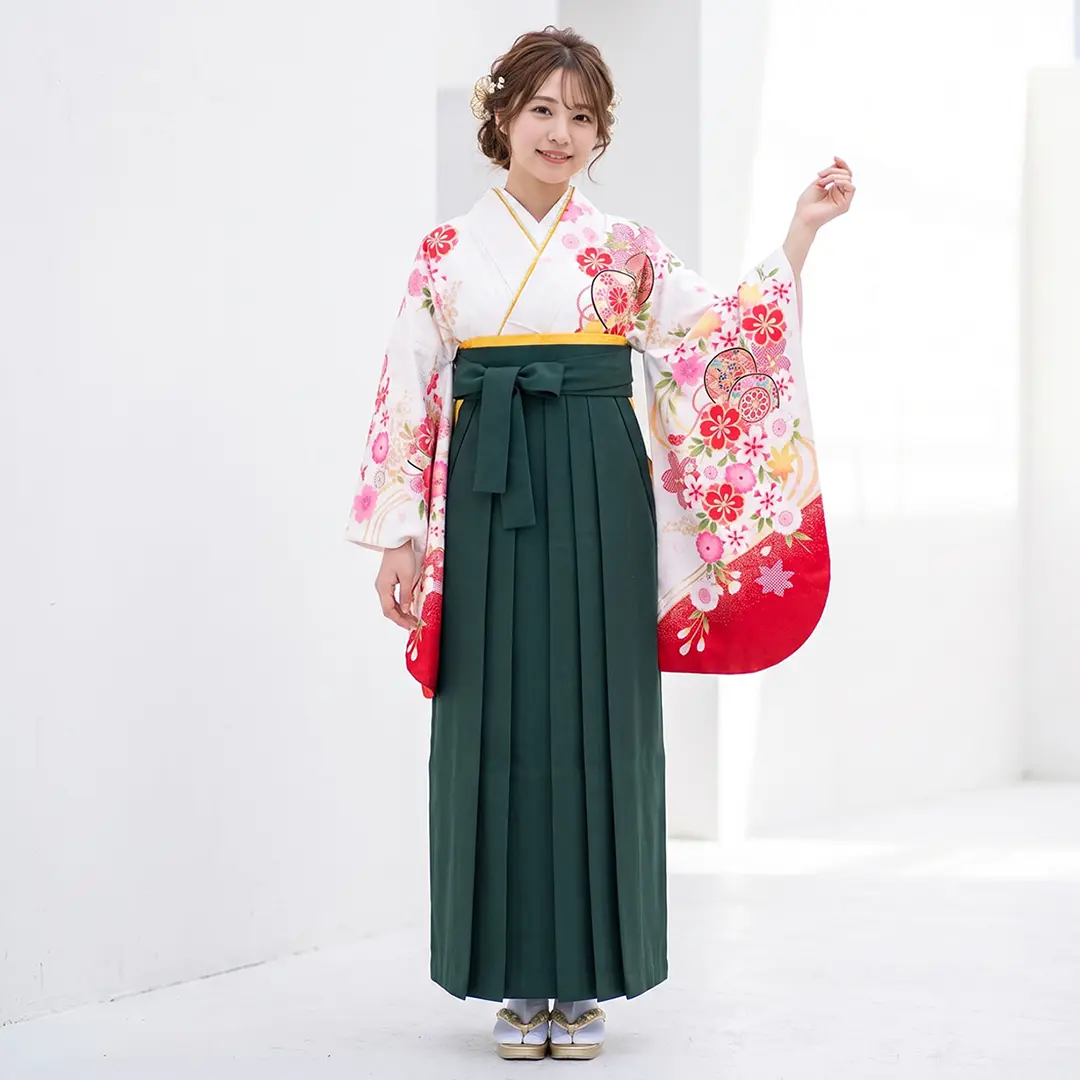 白地に桜と鼓・深緑袴（無地） （二尺袖）／卒業式／着用イメージ