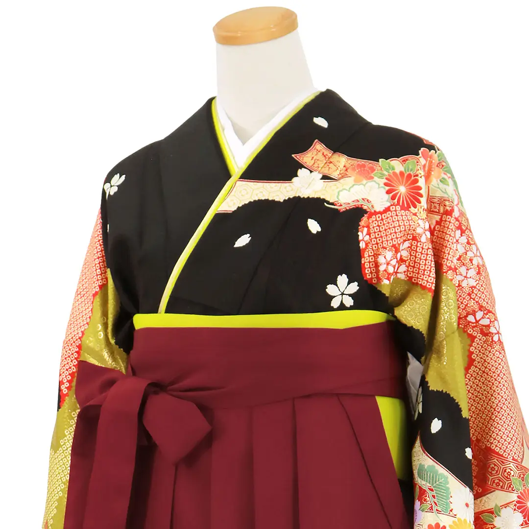 黒地に疋田と束ね熨斗、臙脂袴（無地）（二尺袖）／卒業式／斜め詳細