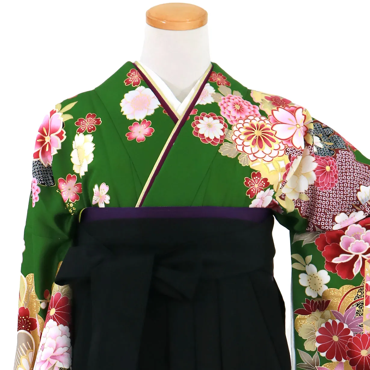 緑地に貝桶と四季花、黒袴（無地）（二尺袖）／卒業式 正面詳細