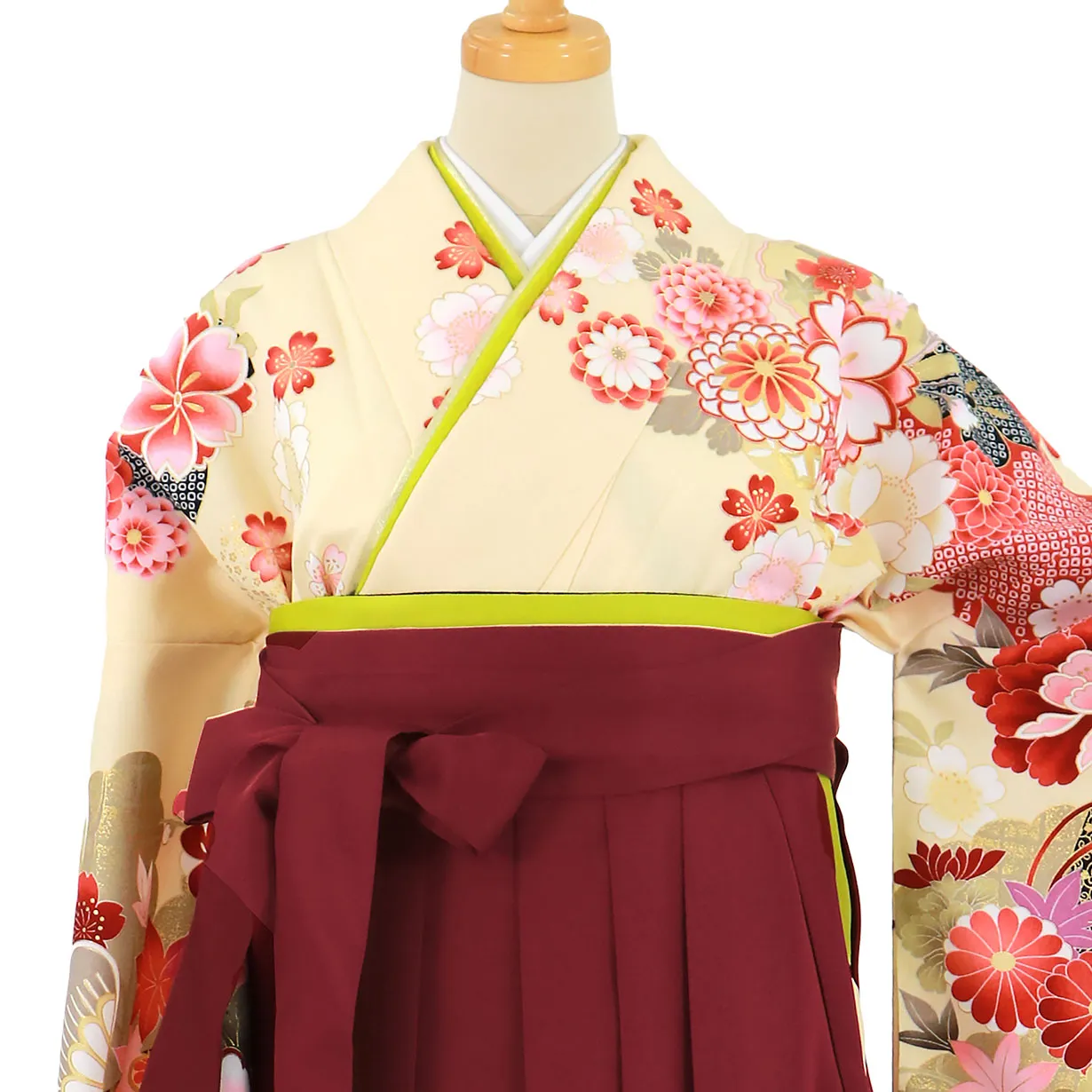 淡黄色地に貝桶と四季花、臙脂袴（無地）（二尺袖）／卒業式 正面詳細