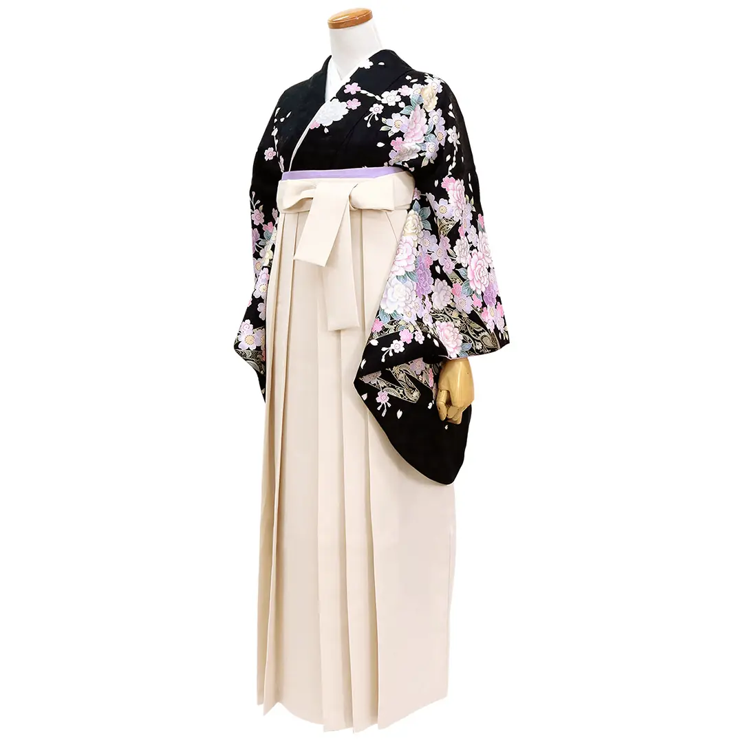 黒地に桜と牡丹・アイボリー袴（無地） （二尺袖）／卒業式／斜め