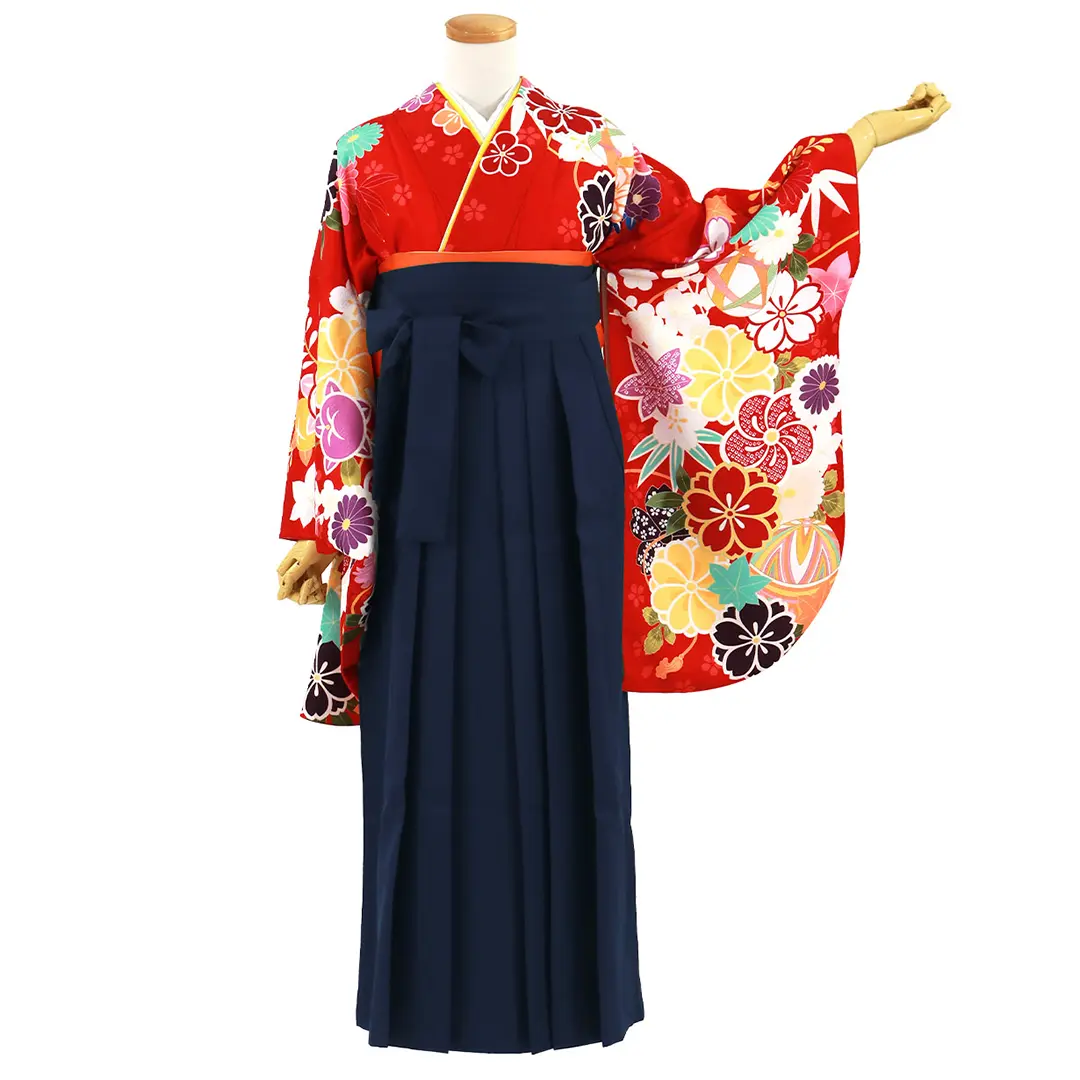 赤地に四季花と鞠、紺袴（無地）（二尺袖）／卒業式／正面