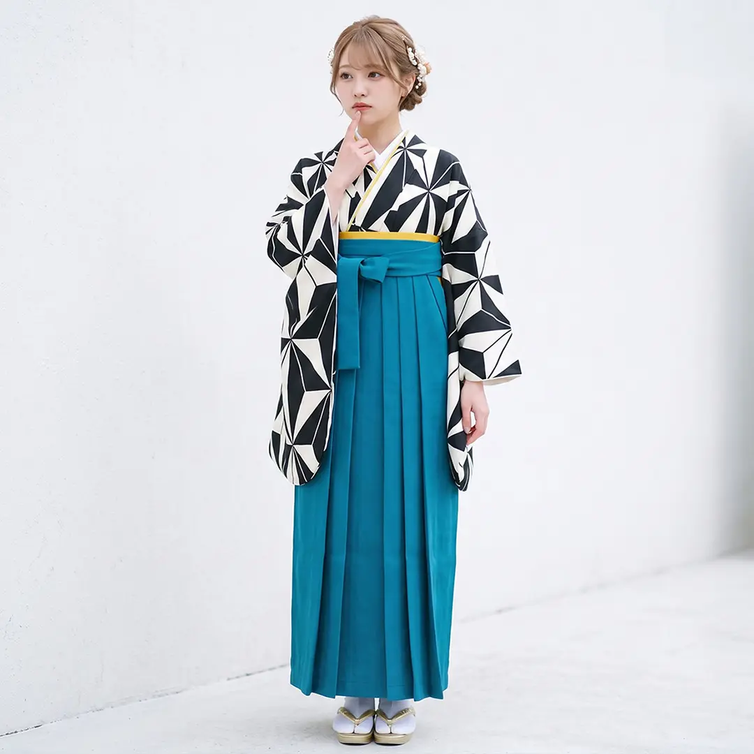 白×黒の麻の葉・青袴（無地） （二尺袖）／卒業式*／着用イメージ