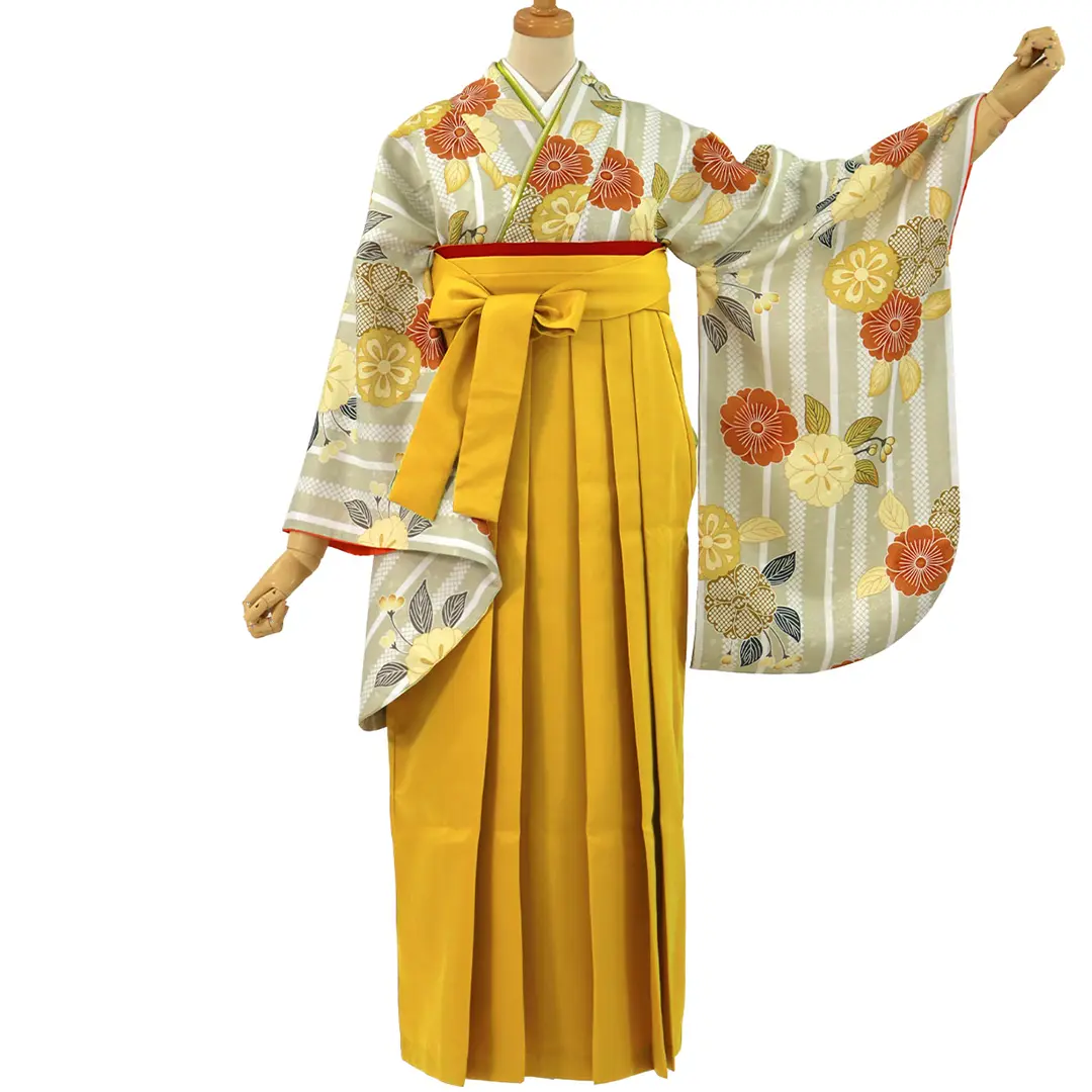 薄柳茶色にストライプと桜・マスタード袴（無地） （二尺袖）／卒業式**／正面