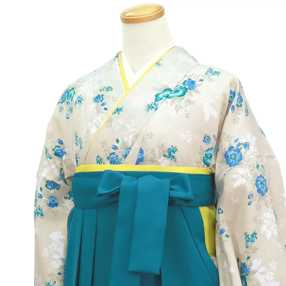 グレージュにブルーとエメラルドグリーンの小花・青袴（無地） （二尺