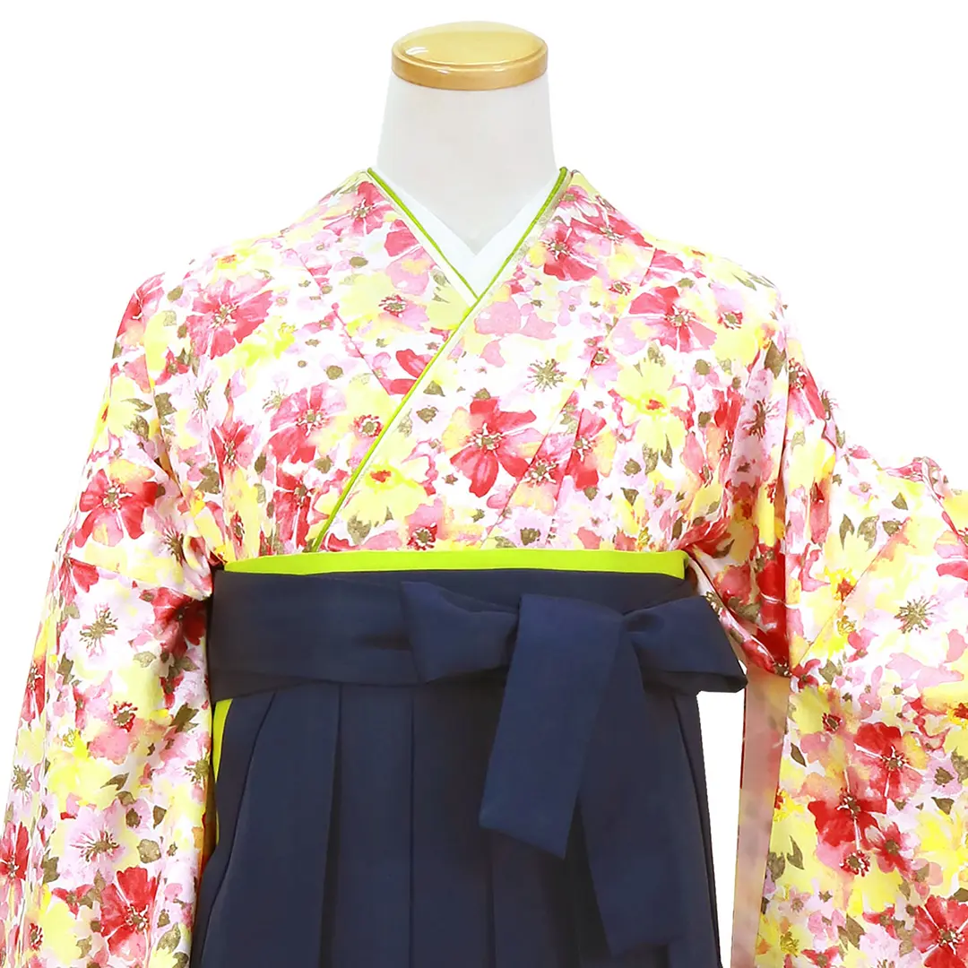水彩ぼかし花柄（赤と黄色）・紺袴（無地）（二尺袖）／卒業式／正面詳細