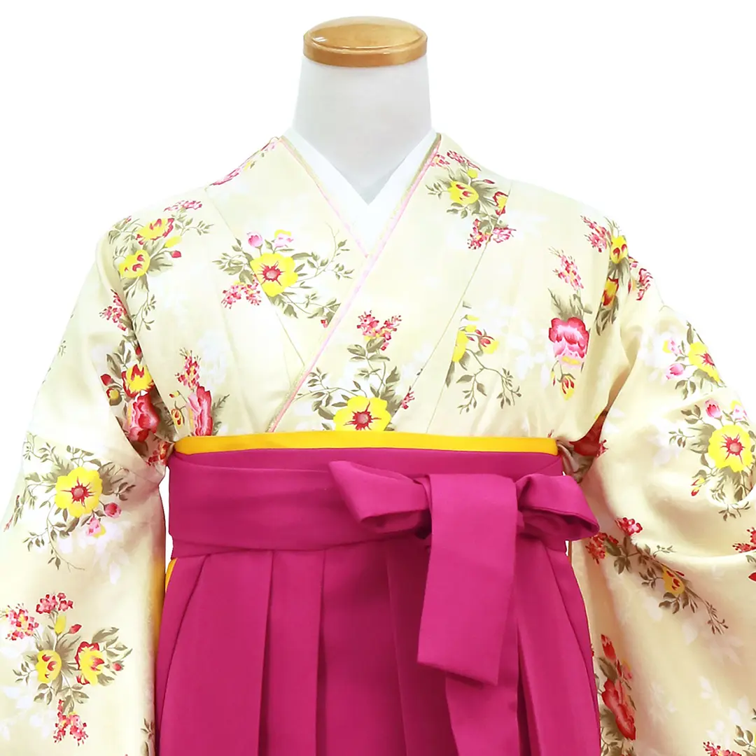アイボリー地に赤と黄色の小花柄・中紅袴（無地） （二尺袖）／卒業式／正面詳細