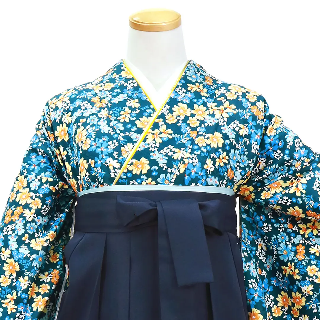 コバルト地に水色とオレンジの小花柄・紺袴（無地） （二尺袖）／卒業式／正面詳細