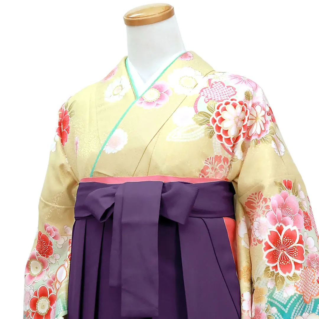 【人気セット】女郎花（おみなえし）色に牡丹と桜・紫袴（無地） （二尺袖）／卒業式　斜め詳細