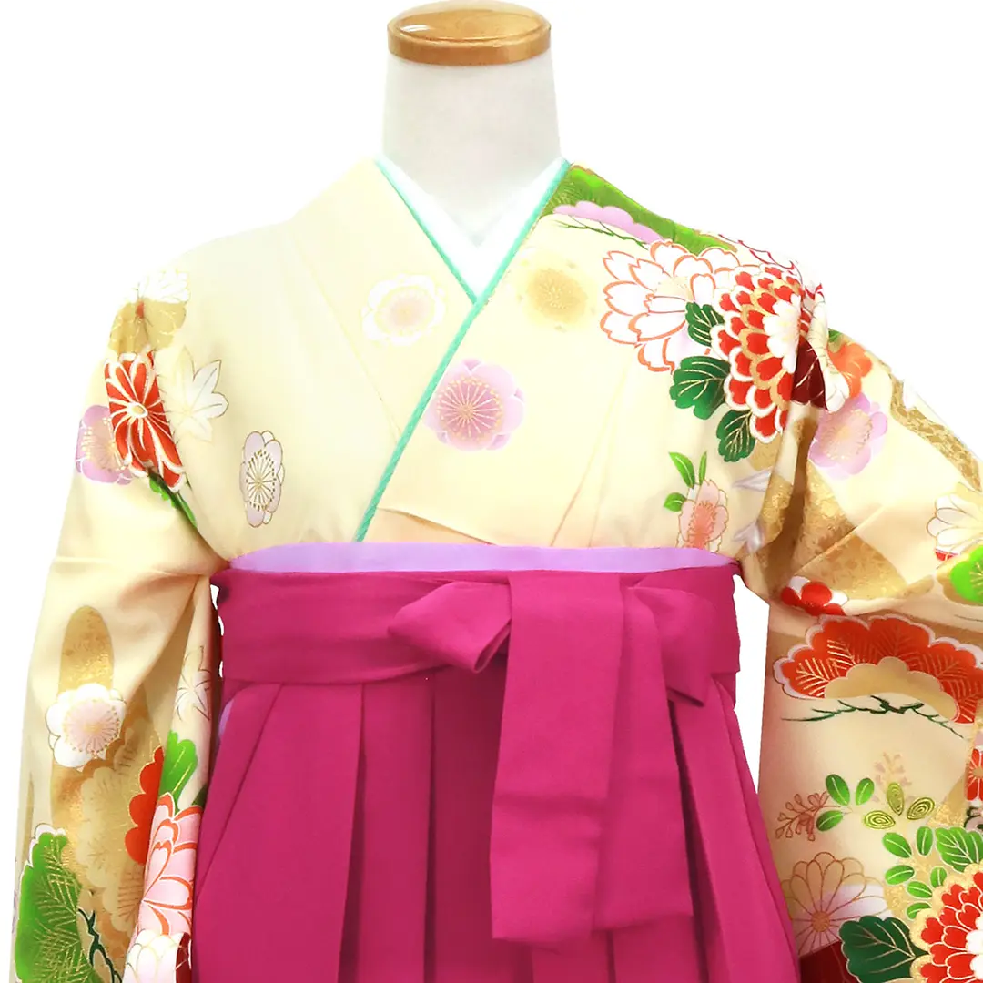 【人気セット】クリーム色地に花と貝桶・中紅袴（無地） （二尺袖）／卒業式／正面詳細