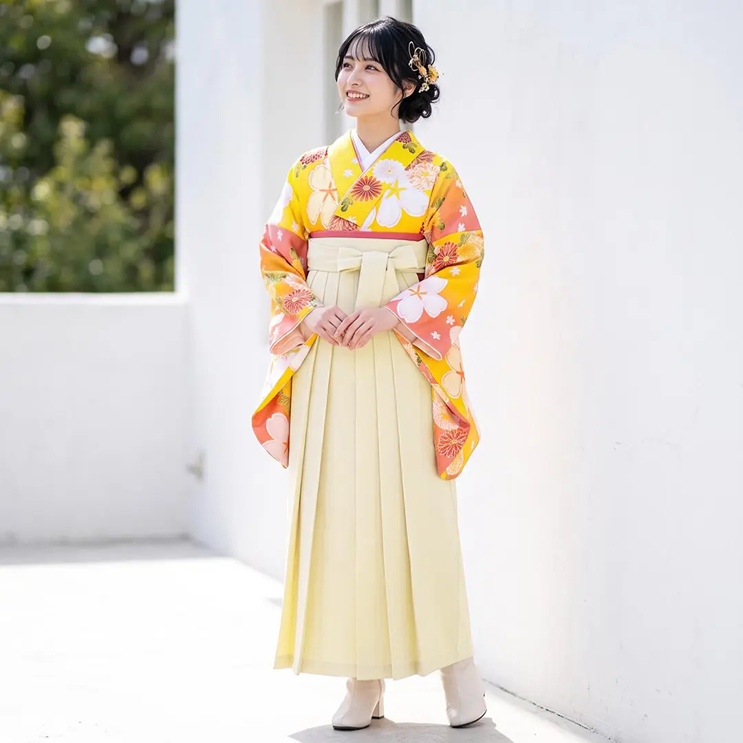 黄色地に桜と菊・アイボリー袴（無地） （二尺袖）／卒業式 | 宅配着物
