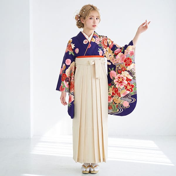 紺地に流水と杜若と花・アイボリー袴（二尺袖）／卒業式