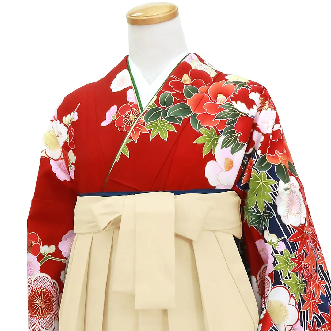 赤地に流水と四季花・アイボリー袴（無地）（二尺袖）／卒業式／斜め詳細