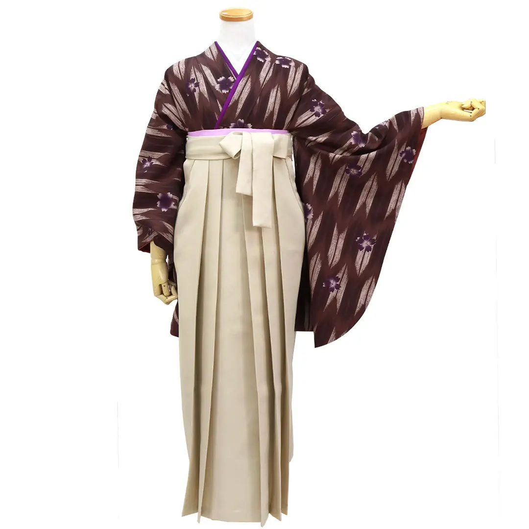 茶色地に矢絣と桜・グレージュ袴（無地） （二尺袖）／卒業式 正面