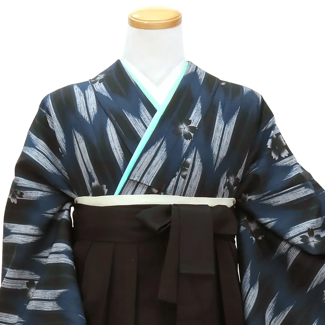青地に矢絣と桜・黒袴（無地） （二尺袖）／卒業式 | 宅配着物レンタル