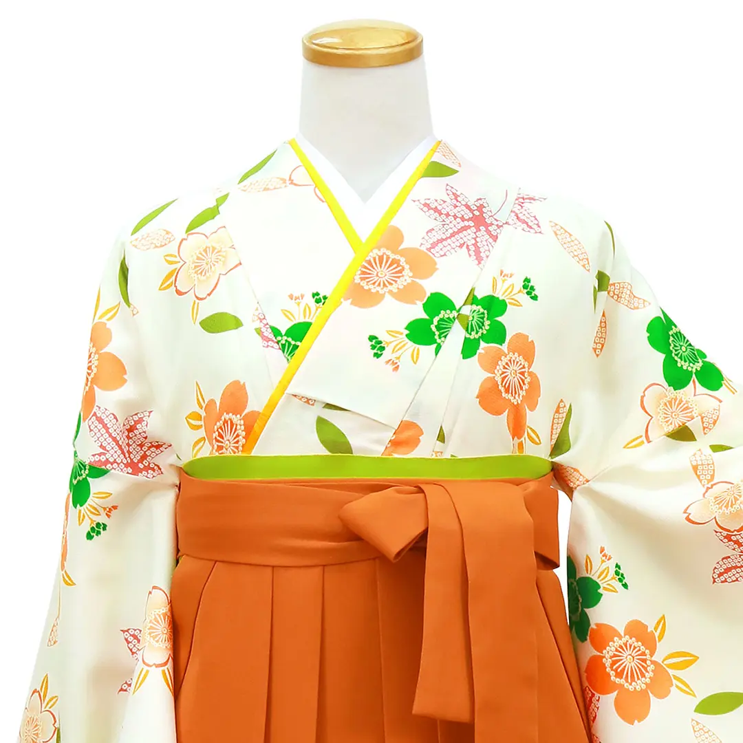 【人気セット】アイボリー地にオレンジと緑の桜・オレンジ袴（無地） （二尺袖）／卒業式／正面詳細