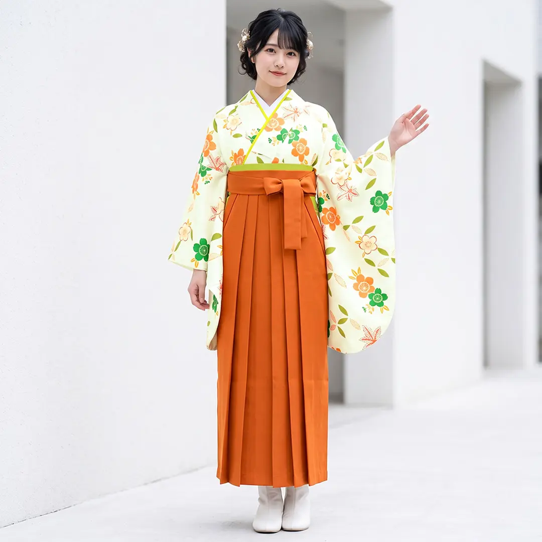 【人気セット】アイボリー地にオレンジと緑の桜・オレンジ袴（無地） （二尺袖）／卒業式／着用イメージ
