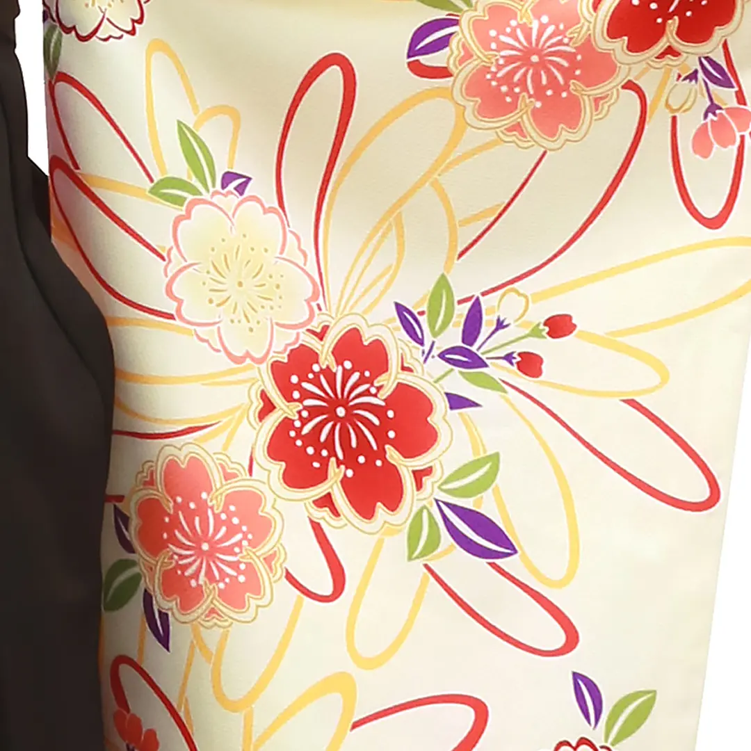 アイボリー地に菊と桜・黒袴（無地） （二尺袖）／卒業式／柄詳細