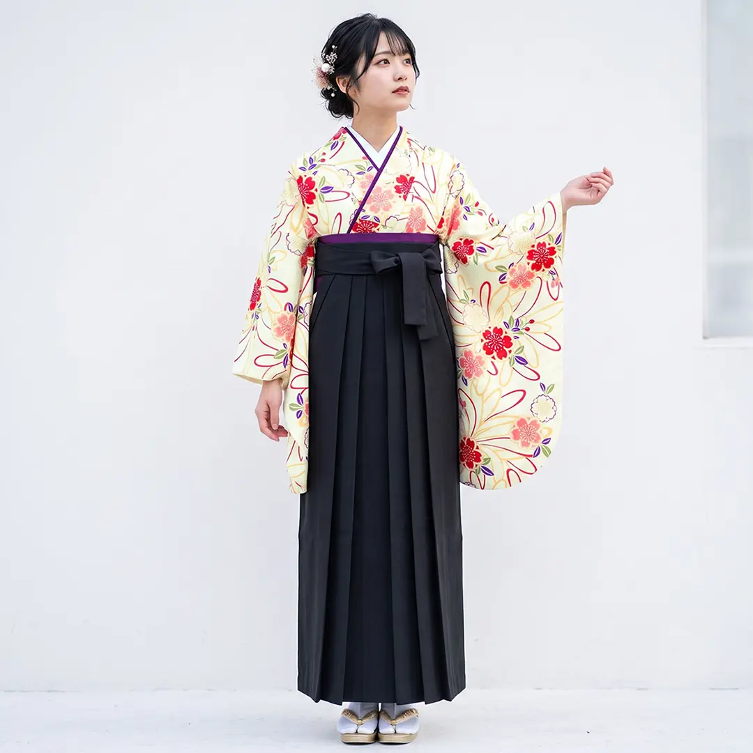 【人気セット】アイボリー地に菊と桜・黒袴（無地） （二尺袖）／卒業式	／着用イメージ																																																												