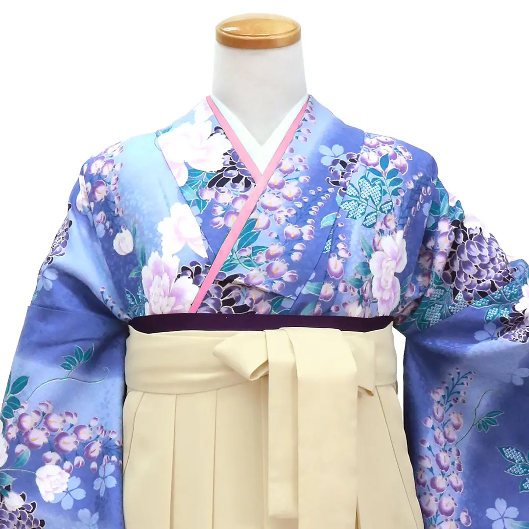 【人気セット】薄花桜地に藤とシャクヤクと菊・アイボリー袴（無地） （二尺袖）／卒業式／正面詳細