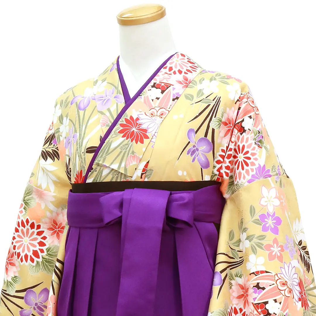 フルセット 卒業式に最適 黄色地紫桜柄小振袖二尺袖と紫ぼかし袴 クリーム色地に桜と毬・紫袴（無地） （二尺袖）／卒業式 | 宅配着物