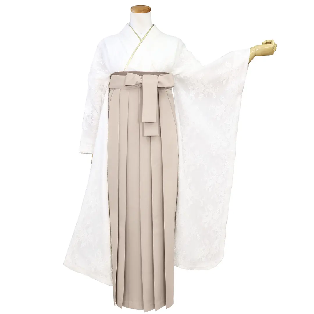 ホワイトのレース振袖・グレージュ袴