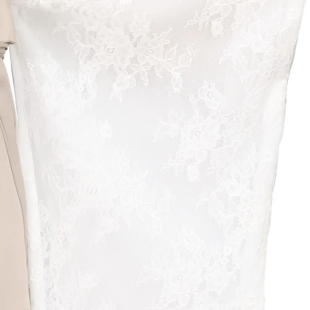 ホワイトのレース振袖・グレージュ袴（無地） （振袖）／卒業式／柄詳細