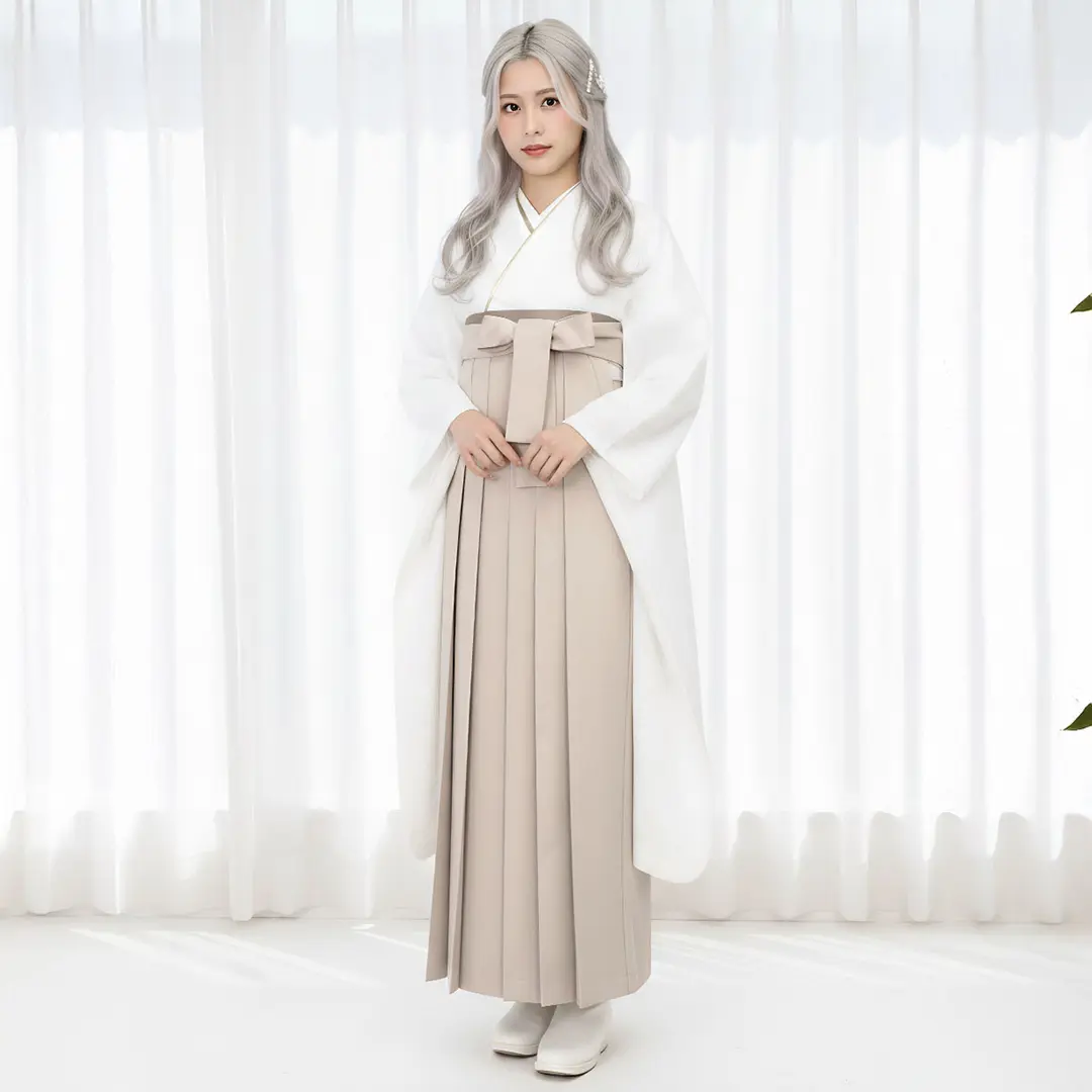 ホワイトのレース振袖・グレージュ袴（無地） （振袖）／卒業式／着用イメージ