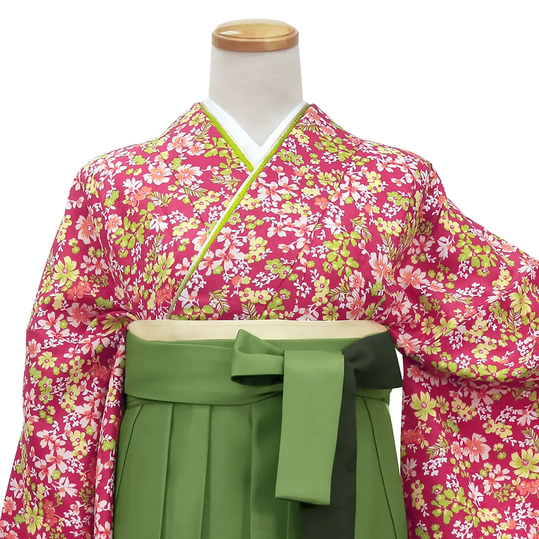 赤地に小花・緑袴（ぼかし）（二尺袖）／卒業式／正面詳細