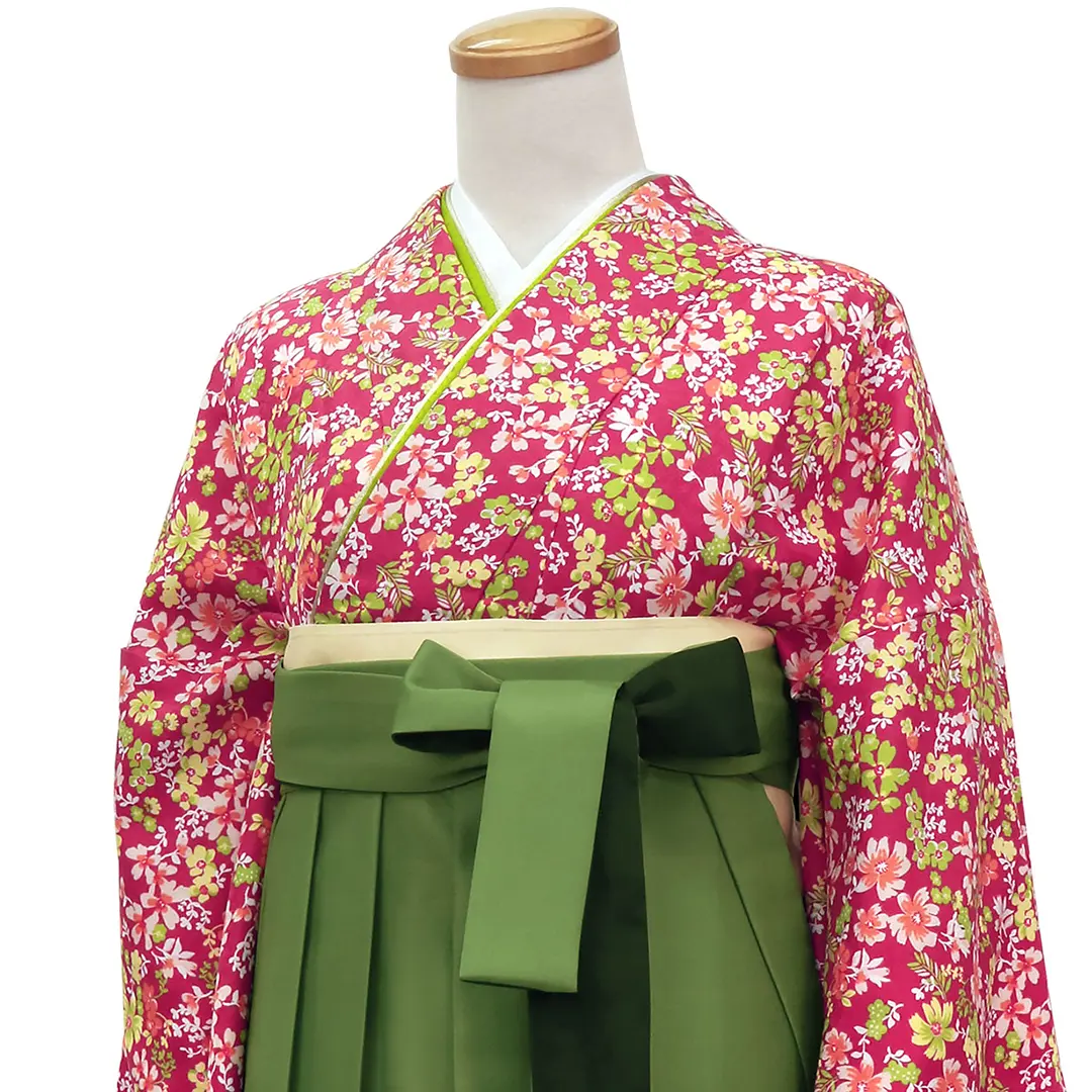 赤地に小花・緑袴（ぼかし）（二尺袖）／卒業式／斜め詳細