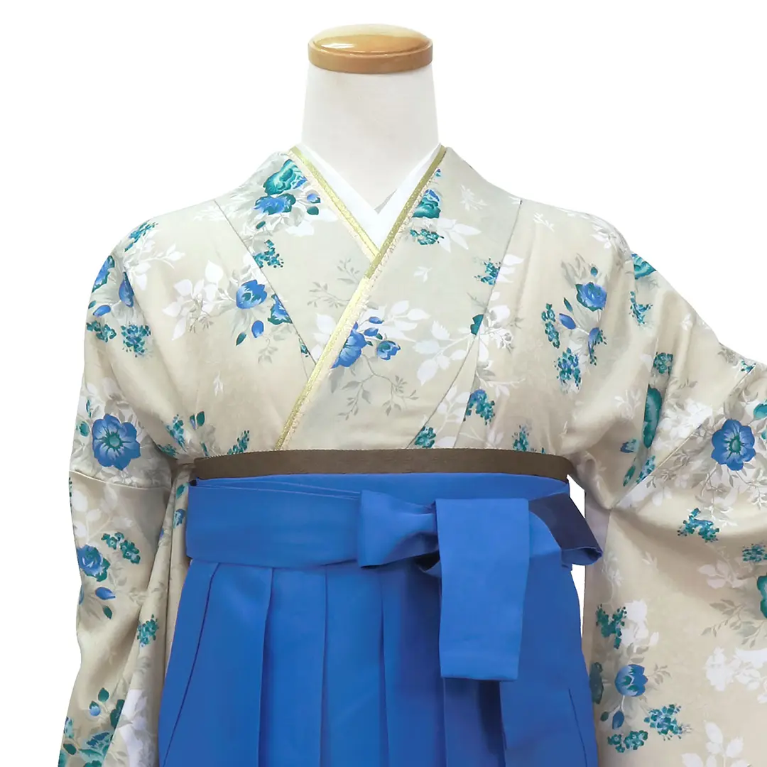グレージュにブルーとエメラルドグリーンの小花・青袴（ぼかし）（二尺袖）／卒業式／正面詳細