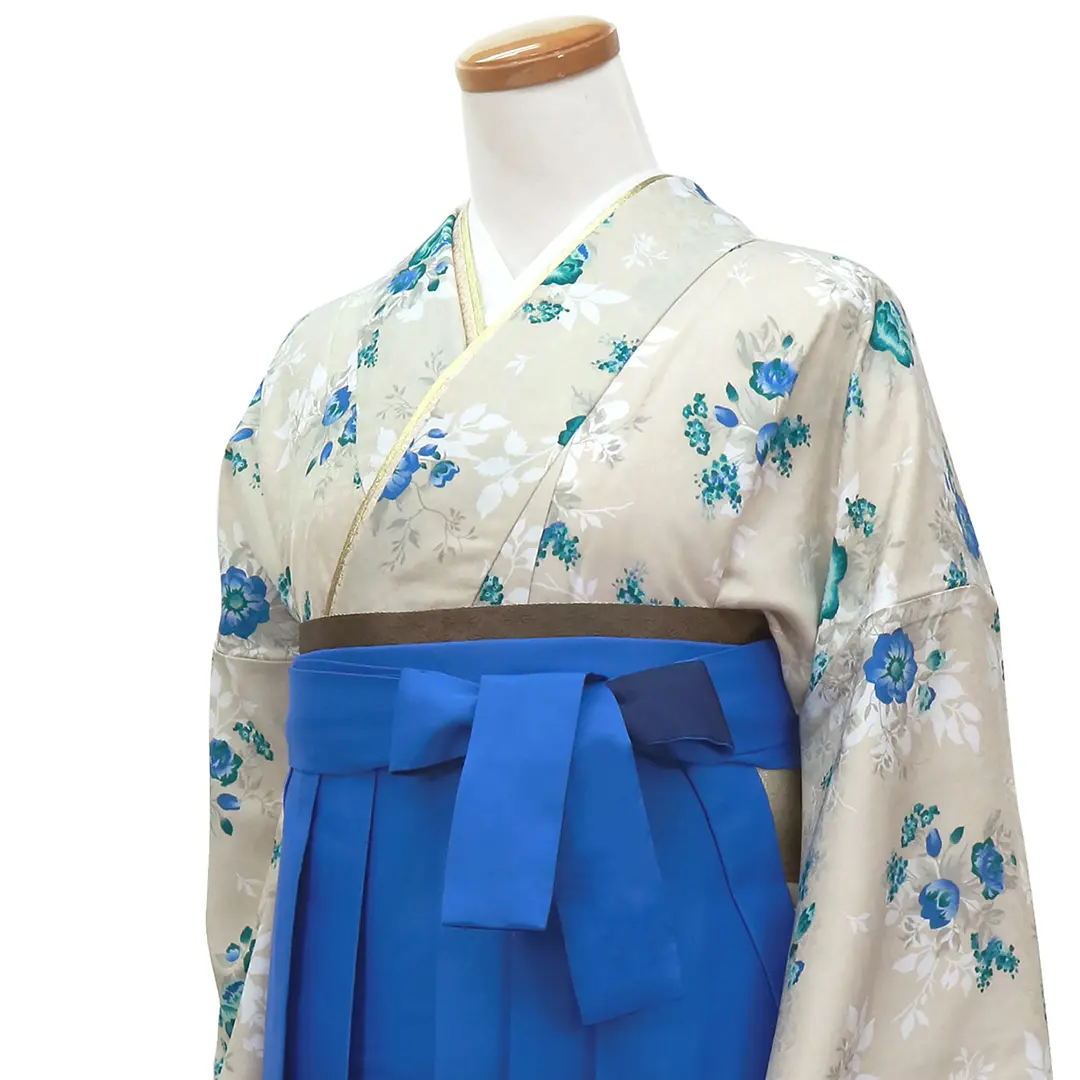 グレージュにブルーとエメラルドグリーンの小花・青袴（ぼかし）（二尺袖）／卒業式／斜め詳細