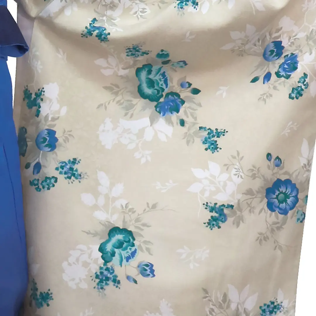 グレージュにブルーとエメラルドグリーンの小花・青袴（ぼかし）（二尺袖）／卒業式／柄詳細