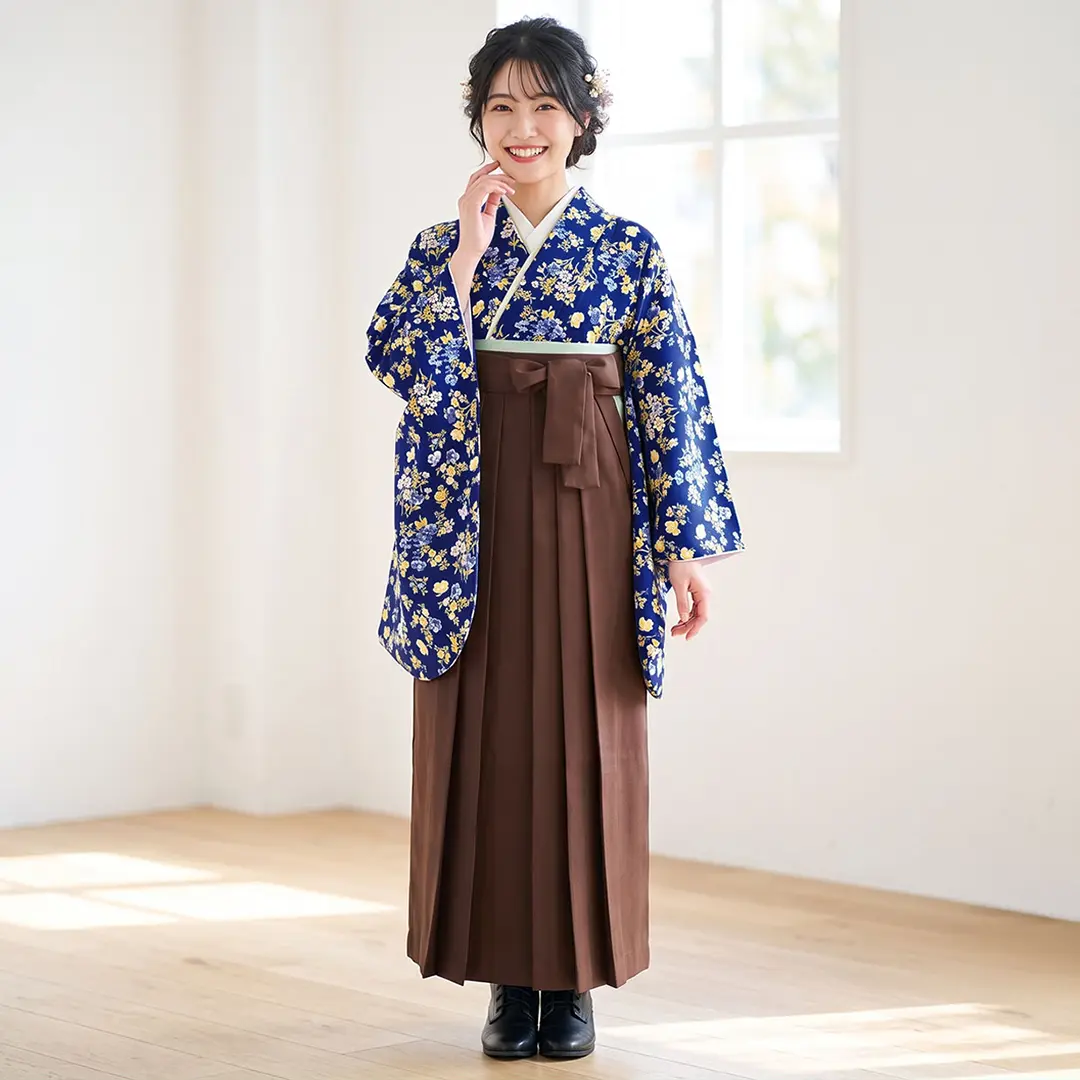 紺地に黄色とブルーの小花と蝶・茶色袴(無地) (二尺袖)/卒業式