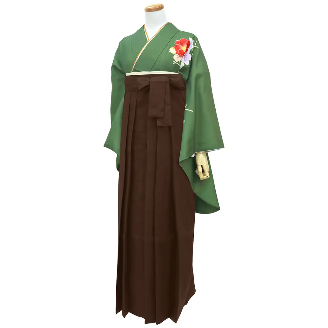 松葉色に牡丹・茶色袴（無地）（二尺袖）／卒業式／斜め