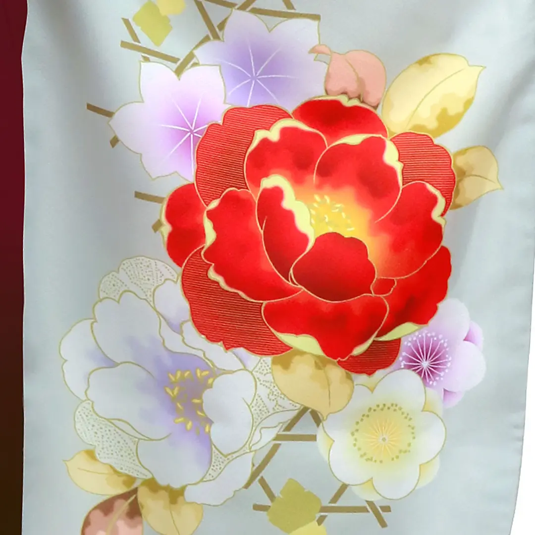 白灰に牡丹・赤袴（ぼかし）（二尺袖）／卒業式／柄詳細