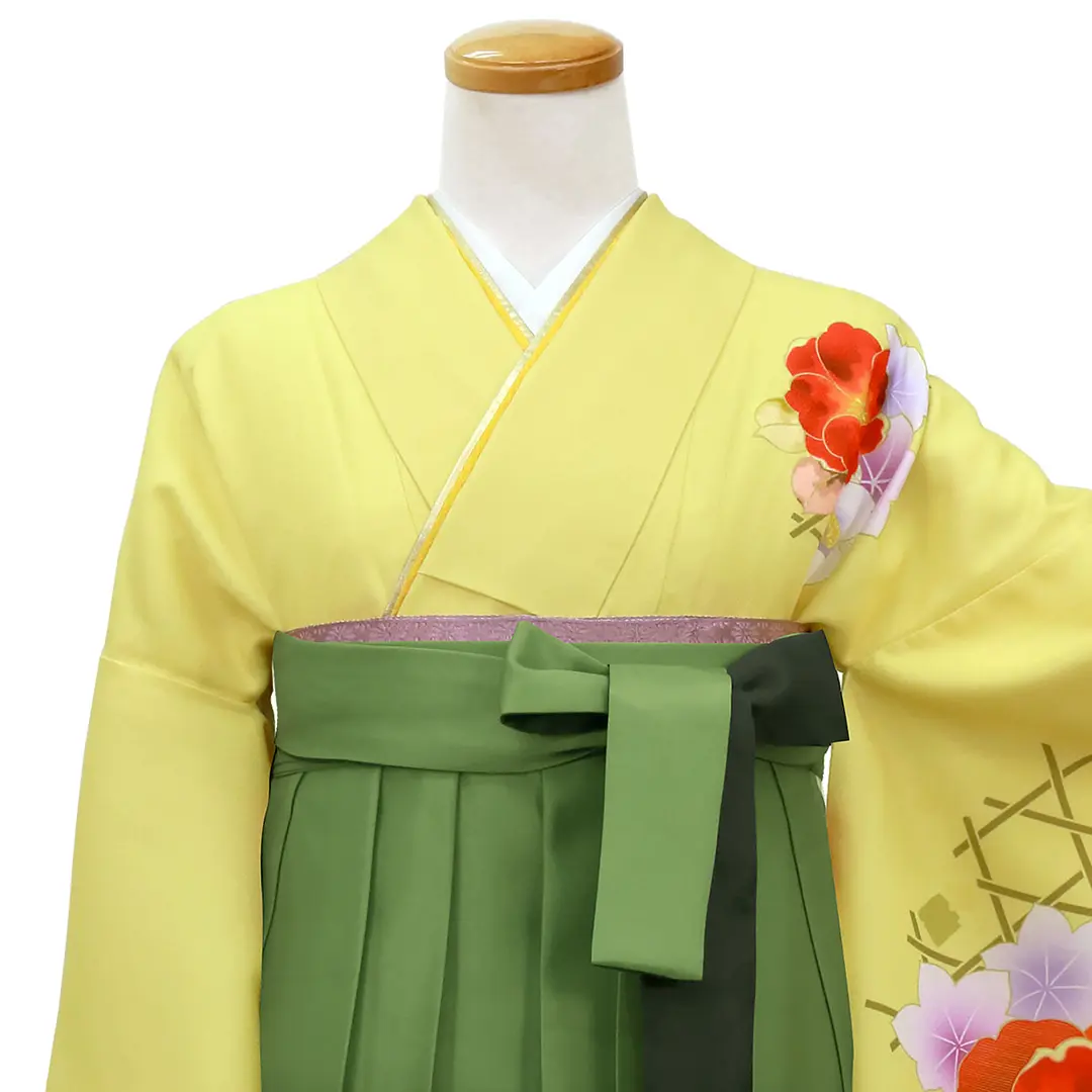黄色地に牡丹・緑袴（ぼかし）（二尺袖）／卒業式／正面詳細
