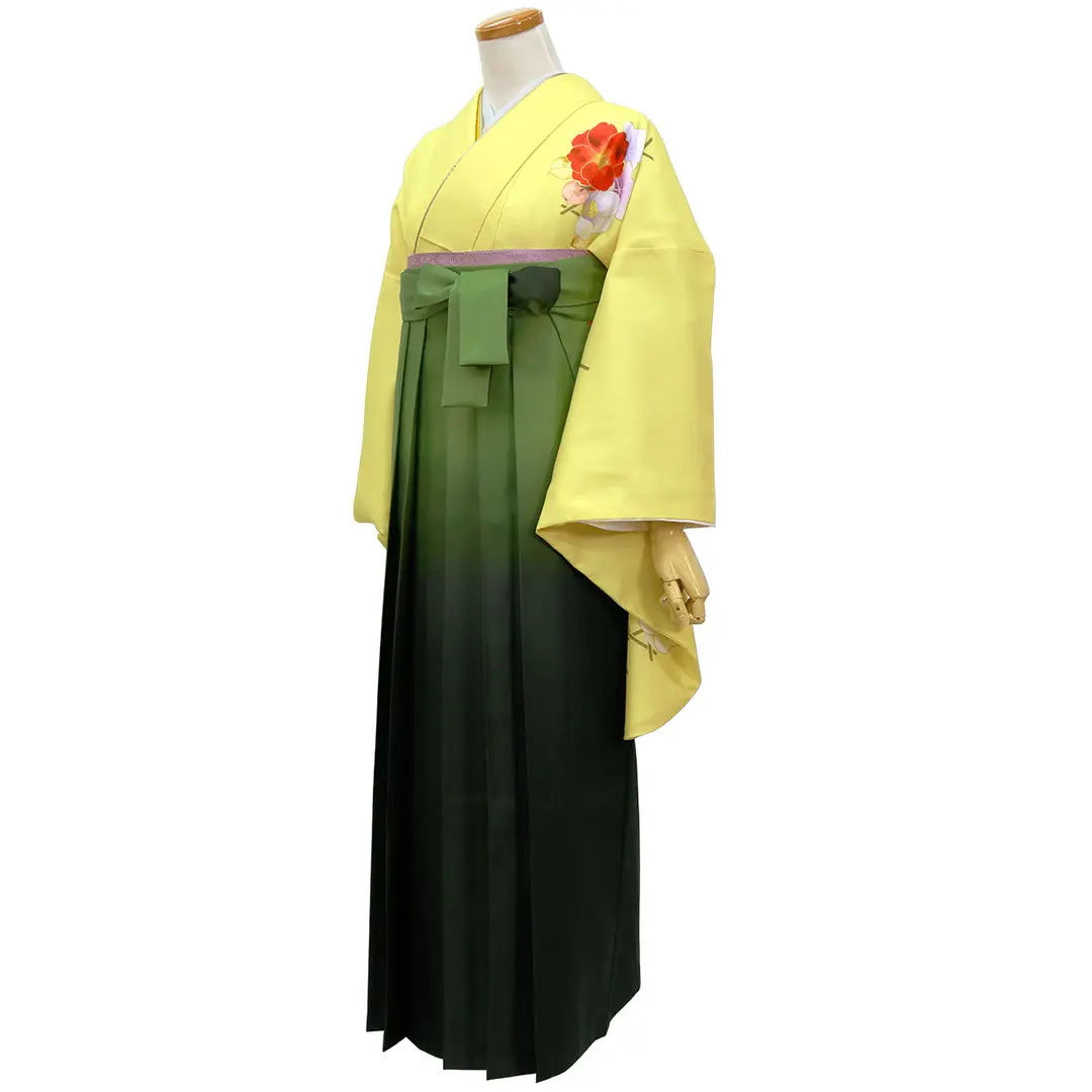 黄色地に牡丹・緑袴（ぼかし）（二尺袖）／卒業式／斜め