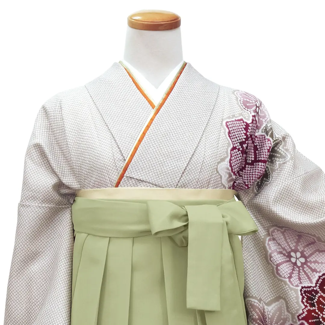 薄茶地に疋田牡丹・オリーブ袴（無地） （二尺袖）／卒業式／正面詳細
