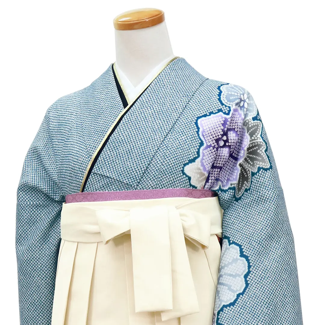 青地に疋田牡丹・アイボリー袴（無地）（二尺袖）／卒業式 斜め詳細